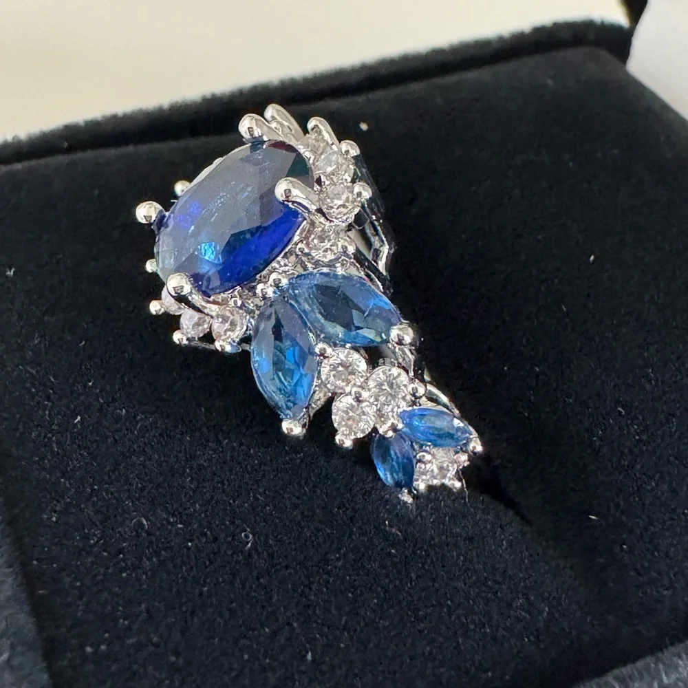 Elegant Blue & Clear Crystal Costume Cocktail Ring Silver Tone Statement Size 7